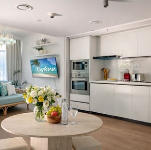 Mikroaaltouuni, uuni, liesi, astianpesukone