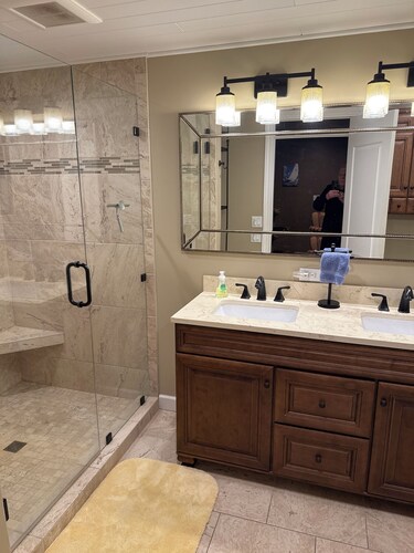 Elegant 2 bedroom apartment on 10 wooded acres outside Traverse City MI