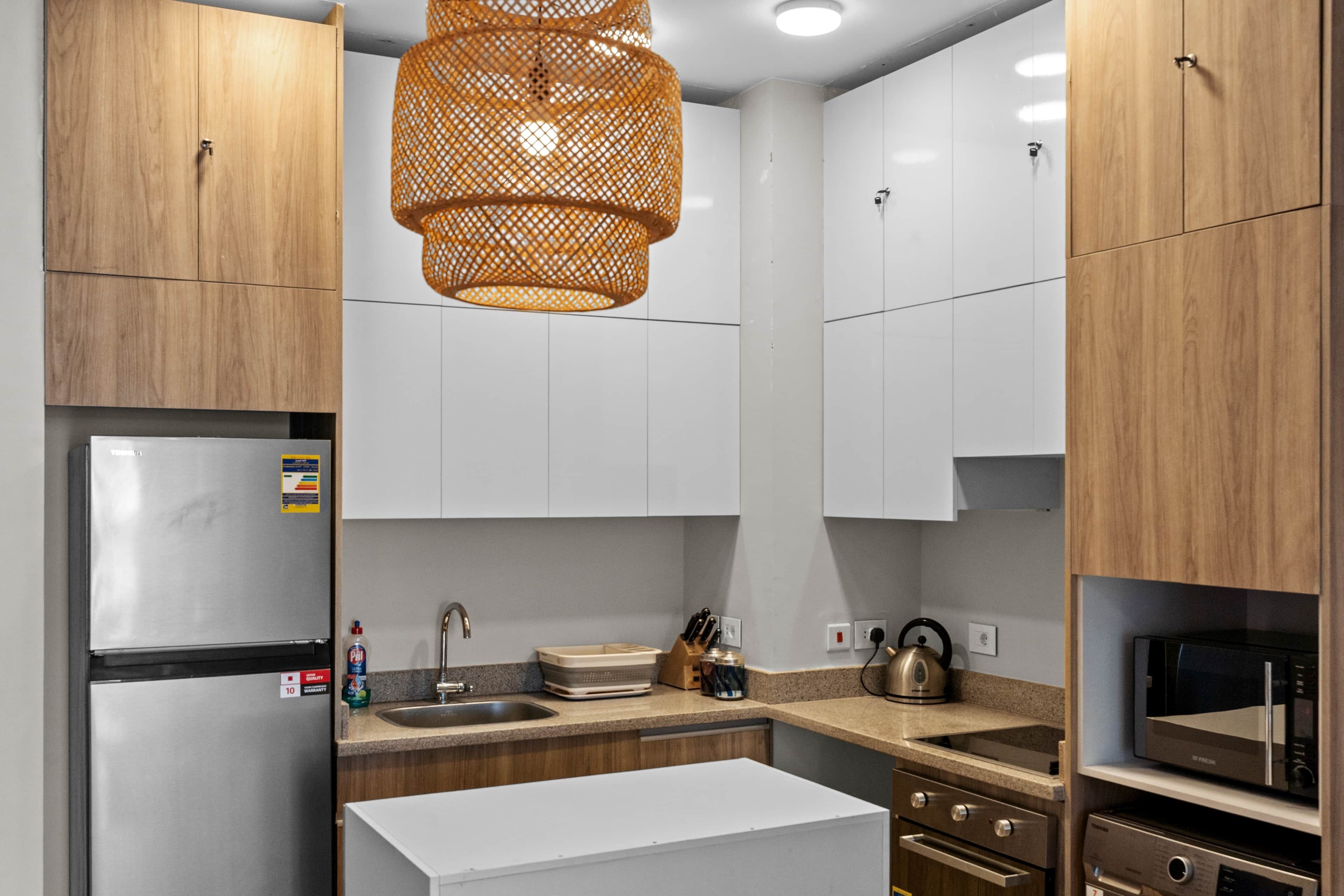 Kühlschrank, Mikrowelle, Ofen, Herdplatte