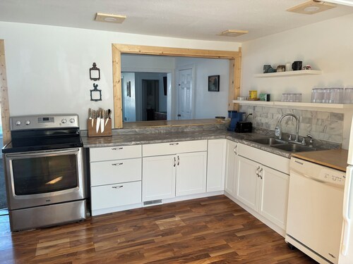 Beautiful 3-bedroom townhome with bay views in charming downtown Menominee