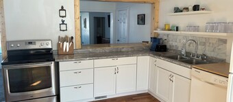 Beautiful 3-bedroom townhome with bay views in charming downtown Menominee