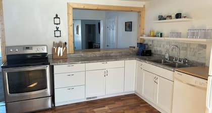 Beautiful 3-bedroom townhome with bay views in charming downtown Menominee