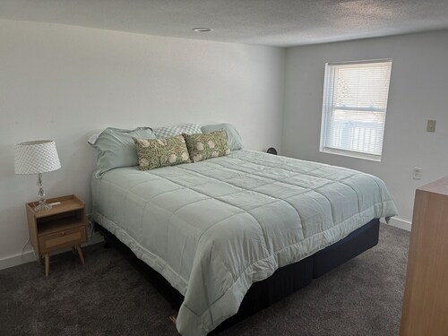 Beautiful 3-bedroom townhome with bay views in charming downtown Menominee