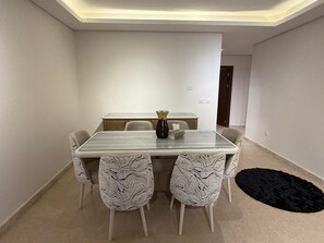 Dining - 3-bedroom apartment in gorgeous SHIKH ZAYED with AC and comfort (giza)