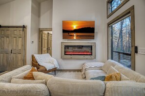 Smart TV, fireplace, books - Luxury Mountain Retreat with Private Nordic Spa • 2 King Suites (Morganton)