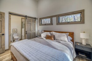 2 bedrooms, travel cot, free WiFi, bed sheets - Luxury Mountain Retreat with Private Nordic Spa • 2 King Suites (Morganton)