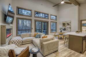 Smart TV, fireplace, books - Luxury Mountain Retreat with Private Nordic Spa • 2 King Suites (Morganton)
