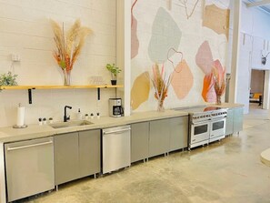 Fridge, microwave, oven, stovetop - Art Foundry Pool Ping Pong 10ksqft 10 bedroom (East Point)