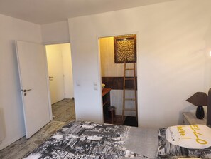 2 bedrooms, iron/ironing board, Internet, bed sheets - Large, quiet "Un Air de Famille" country house with views of the Pyrenees (Mauvezin)