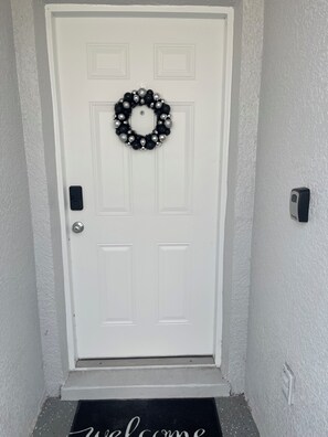 Exterior detail - Comfort Meets Magic: Cozy Home Near Disney! (Orlando)