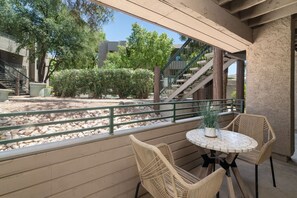 Outdoor dining - Old Town Scottsdale Luxury | Walk Everywhere (Scottsdale)