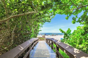 Beach - Marco Island Condo 1st Floor Walk to Beach with Pool (Marco Island)