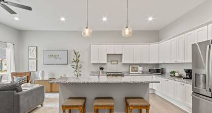 Charming 3-bedroom Villa with garage in Madison