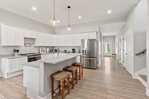 Charming 3-bedroom Villa with garage in Madison