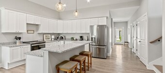 Charming 3-bedroom Villa with garage in Madison