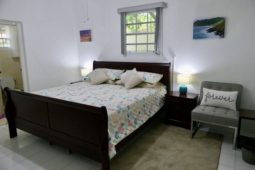 3 habitaciones, caja de seguridad en la habitación y escritorio 