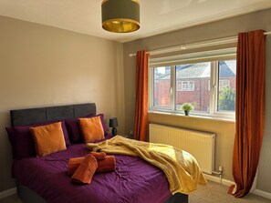 2 soverom, skrivebord, strykejern/-brett og wi-fi (inkludert)