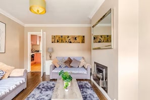 A living room with a sofa, coffee table, and artwork on the wall. - Lace Market Nottingham (Nottingham)