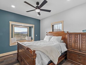 2 bedrooms, free WiFi, bed sheets - Cozy Home + Porch Overlooking Mountain Views (Newland)