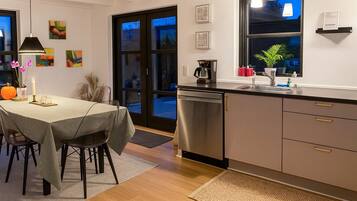 Réfrigérateur, four, plaque de cuisson, lave-vaisselle