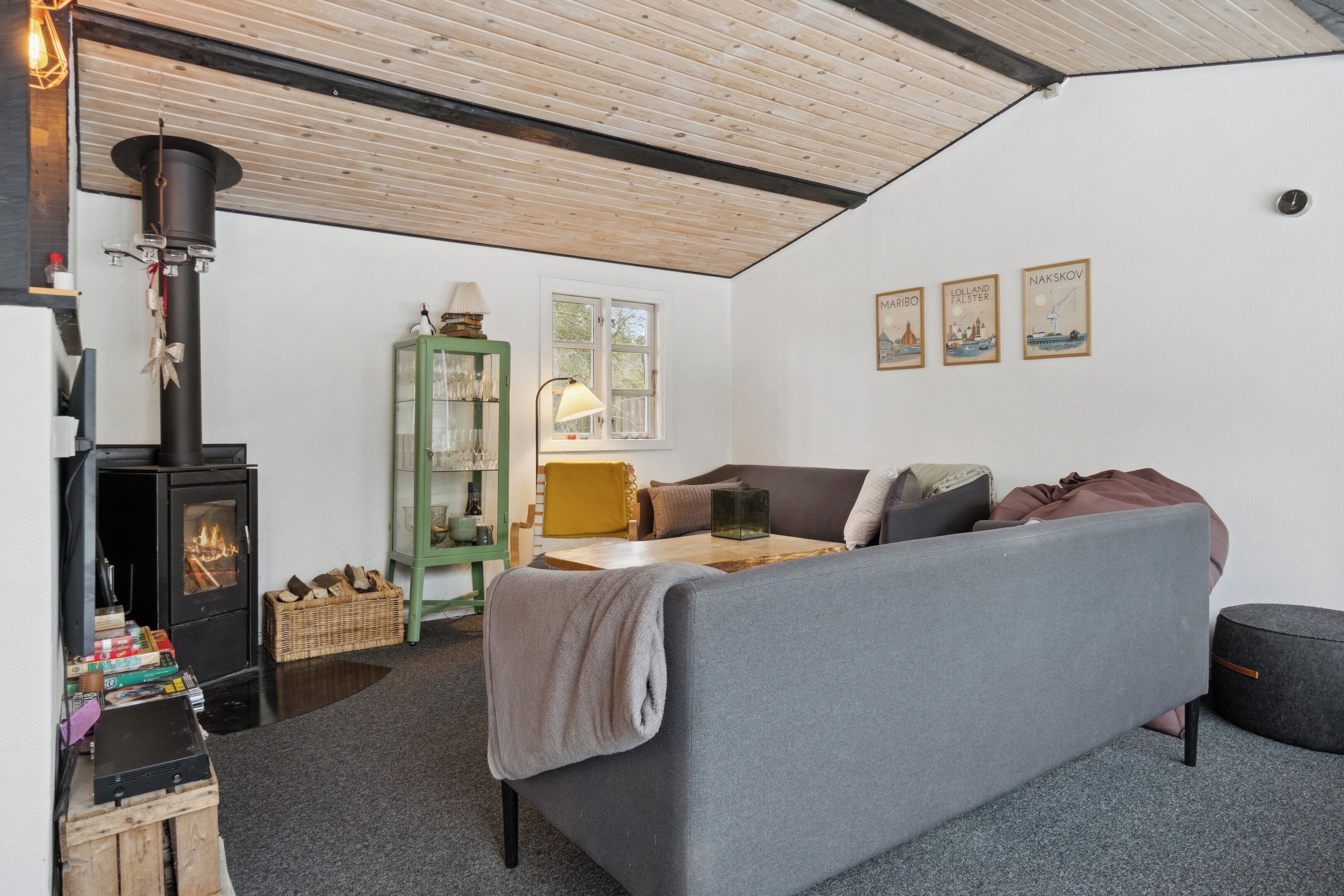 TV, fireplace, DVD player