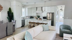 Living area - 6 BR House w Carriage house.Private pool, FREE BIKES,across the street to beach! (Panama City Beach)