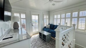Living area - 6 BR House w Carriage house.Private pool, FREE BIKES,across the street to beach! (Panama City Beach)