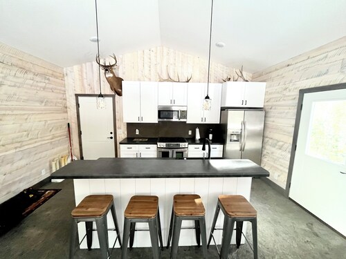 Private Gated Cabin Fireplace Pet Friendly UTV Rout Wheelchair Accessible