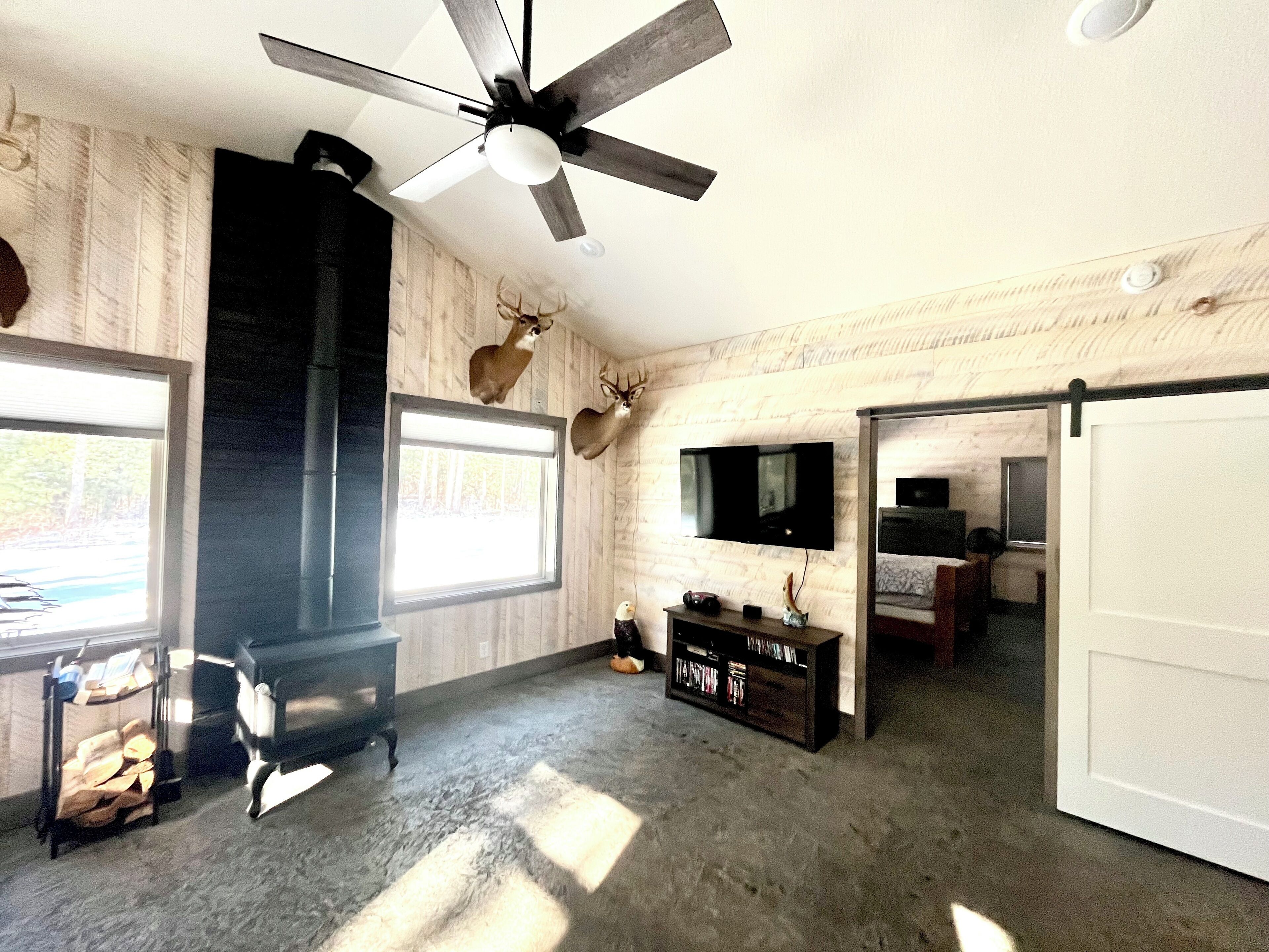 1 bedroom, desk, WiFi, bed sheets