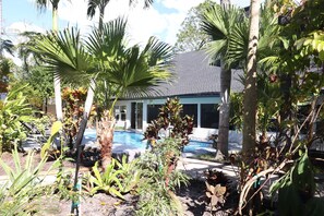 Pool - Perfect 1-bedroom villa with AC in wonderful West Tampa near Tampa Bay Downs (Tampa)