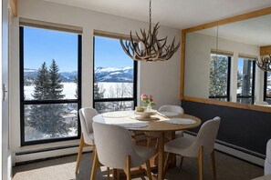Dining - Dillon Lakefront Luxury w Iconic Mountain Views. Walk to Marina & Amphitheater (Dillon)