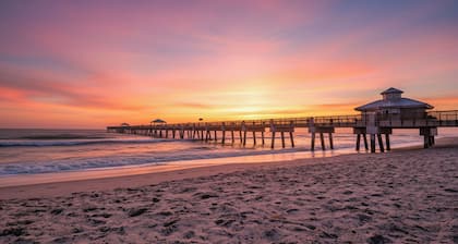 Palm Paradise | Heated Pool | PGA | Beaches | Waterpark | Roger Dean