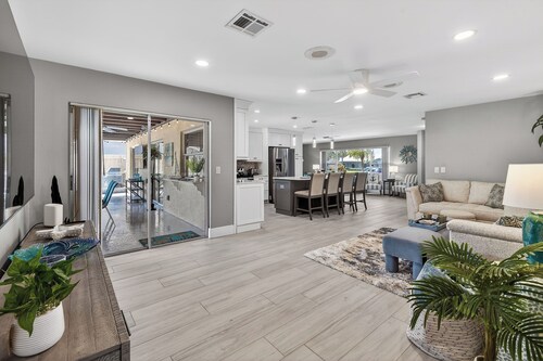 Palm Paradise | Heated Pool | PGA | Beaches | Waterpark | Roger Dean