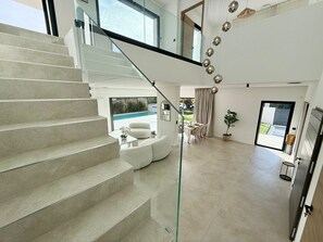 Interior - Contemporary villa with pool (Villetelle)