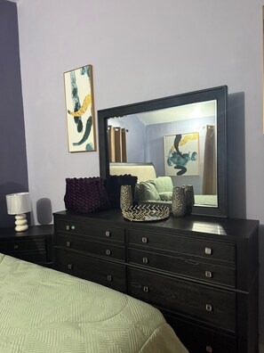 1 bedroom, iron/ironing board, free WiFi, bed sheets - Elegant Private One-Bedroom Getaway Near Everything (Old Harbour)