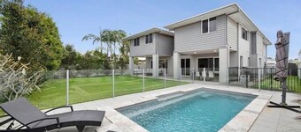 Pelican waters getaways