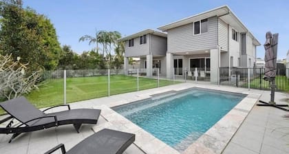 Pelican waters getaways