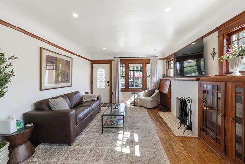 Spanish Style, 3 Beds, Cozy + Spacious, Cafes