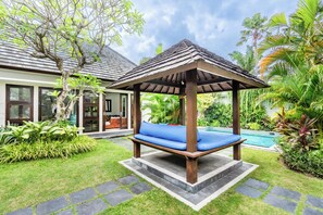 Terrace/patio - Tropical Paradise Escape-Villa Athena 3BR - Seminyak (Seminyak)