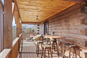 Outdoor dining - Mountain Bliss Cabin with Scenic Mtn Views and Pond (Spruce Pine)