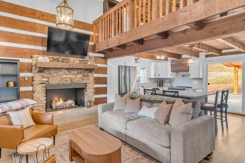 Rustic-Modern Cabin near Nashville   Hot Tub+Fire Pit