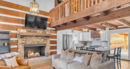 Rustic-Modern Cabin near Nashville Hot Tub+Fire Pit