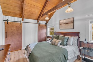2 bedrooms, iron/ironing board, Internet, bed sheets - Rustic-Modern Cabin near Nashville   Hot Tub+Fire Pit (Cottontown)