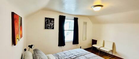 3 slaapkamers, een strijkplank/strijkijzer, wifi, beddengoed