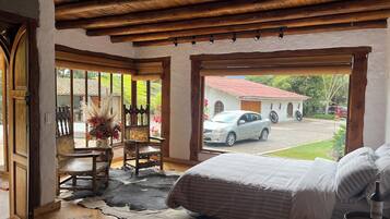 Comfort tweepersoonskamer, privébadkamer, uitzicht op tuin