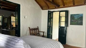 Habitación Confort doble, patio, vistas al patio