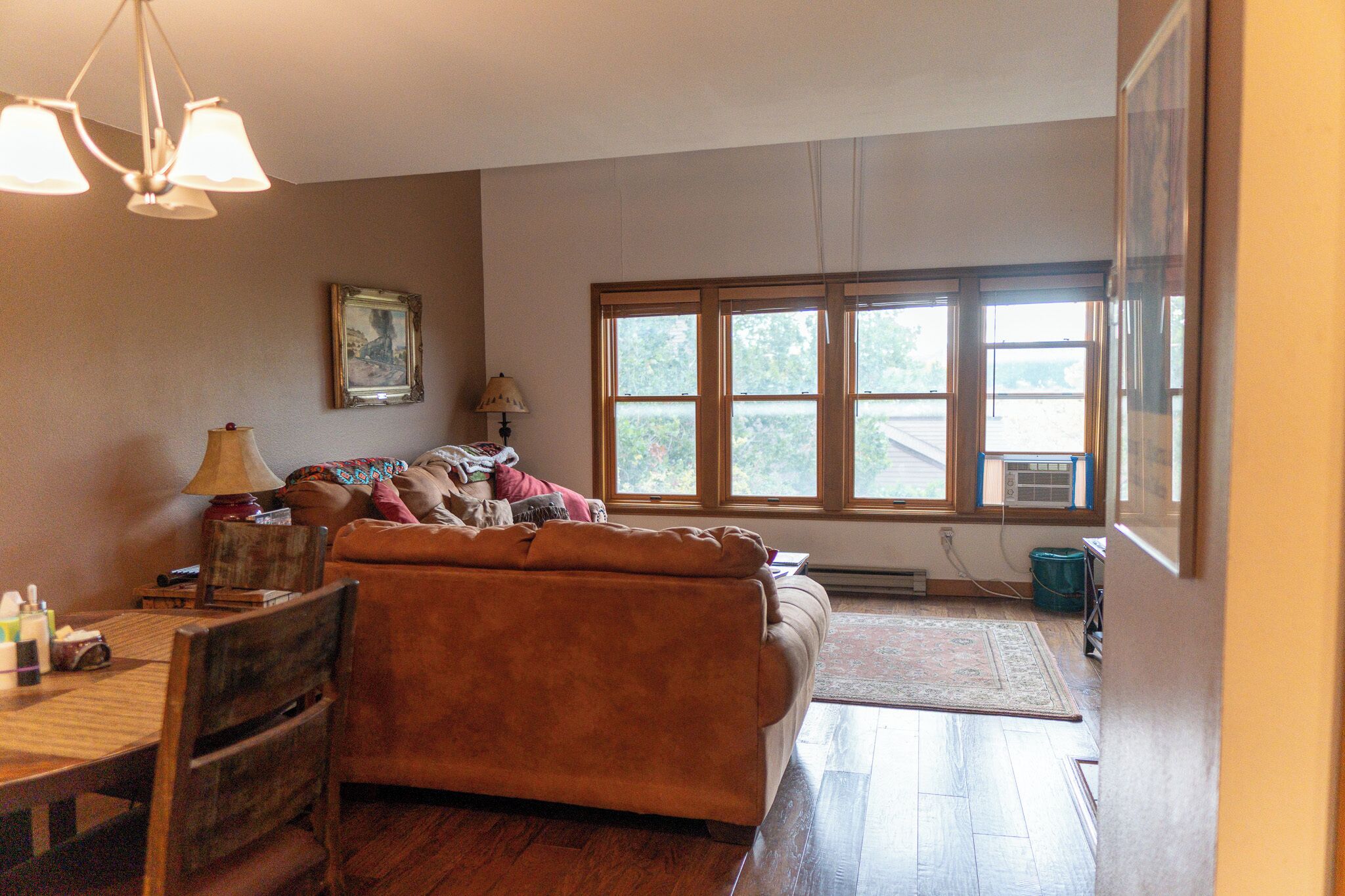 Televisión y chimenea 