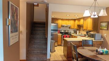 Micro-ondes, four, plaque de cuisson, lave-vaisselle