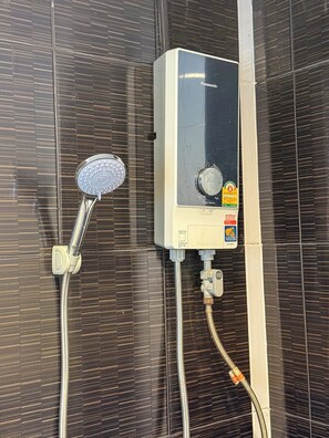 Hand-held showerhead - POR SAHA HOTEL (Bangkok)