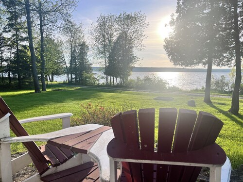 Hawberry Haven - Waterfront, Private Sandy Beach on Mudge Bay, Kagawong